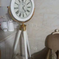 ساعت ایستاده|ساعت|اصفهان, فجر|دیوار
