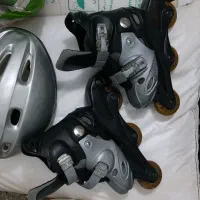 اسکیت و کلاه ایمنی و زانوبند