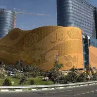 فروشنده پوشاک (خانم)