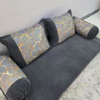 شاهنشین تمام مخمل و روبالشتی گرد خاص وشیک
