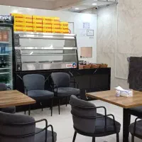 دیس پلی و کانتر رستوران فست فود