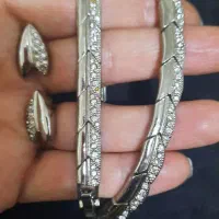 بدلی  مشابه طلا رنگ ثابت مناسب روز زن