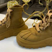 نیم بوتNaked Wolfe