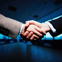 نزدیک ۲ میلیارد سرمایه دارم آماده شراکت