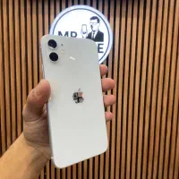 آیفون 11 سفید و مشکی