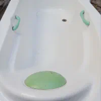 وان حمام فایبرگلاس پایه دار سالم و در حد نو