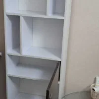 کتابخانه یا بوفه مدرن سفید در حد نو