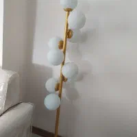 آباژور ایستاده