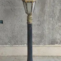 چراغ پایه دار حیاط