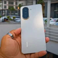 گوشیa5شیائومی‌به‌رنگ‌طلایی