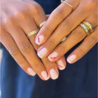 تخفیف ویژه ترمیمم ناخن فقط ۳۵۰