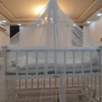 تخت و گهواره کنار مادر