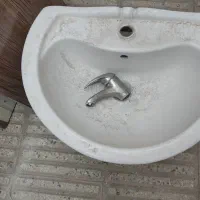 روشویی باشیر وپایه