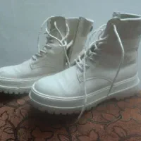 بوت|کیف، کفش، کمربند|بابل, |دیوار