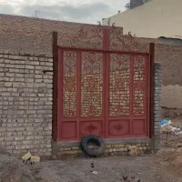 یک عدد درب فرفوژه حیاطی و یک عدد درب چوبی