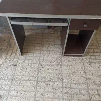 میز تحریر وکامپیوتر