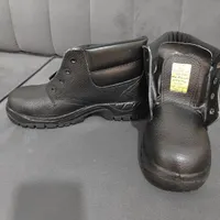 کفش کار نگهبان