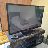 LED الجی ۵۰ اینچ بدون تعمیر همراه میزش