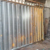 درب حیاط و آهن آلات و تخریب