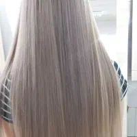 مدل برای خدمات رنگ مو تضمینی بدون آسیب توسط مربی