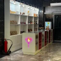 فروشنده غرفه زعفران