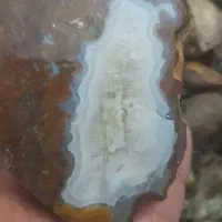 فروش نگین و گردنبند وسنگ راف به قیمت عمده|جواهرات|اصفهان, تخت فولاد|دیوار