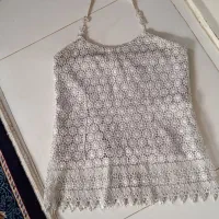 مقداری لباس تمیز ومرتب|لباس|نیشابور, گنبد سبز|دیوار