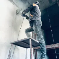 شیار زنی برق و فاضلاب و تخریب جزی کلی بتن خانه