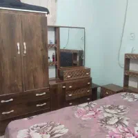 تخت خواب دو نفره و میز آرایش و دراور و میز پا تختی|تخت و سرویس خواب|بروجرد, |دیوار