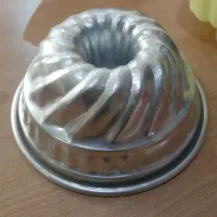 یک قالب آلومینیومی کیک و ژله و یک قالب پلاستیکی