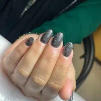 انجام خدمات و آموزش کاشت ناخن