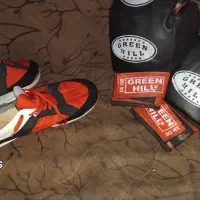 دستکش بوکس و کفش کتونی ورزشی( ست اصل ویتنام)