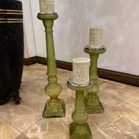 سه عدد شمعدان