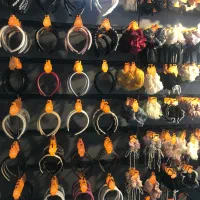 فروشنده شال و روسری و اکسسوری