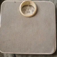 همزن برقی ‌و مخلوط کن و ترازو