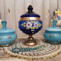 شکلات خوری .شیرینی خوری