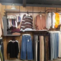 فروش دکور فروشگاه پوشاک (زنانه،بچهدگانه،مردانه)