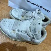 کفش  برند  امیری سایز ۴۱  زدگی داره ۸۰۰هزار تومن