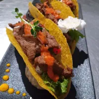 سرآشپز و راه انداز رستوران هستم...