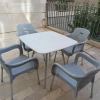 میز و صندلی با پایه فلزی