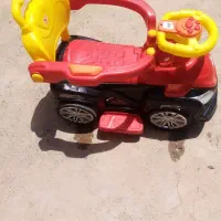 ماشین چهارچرخ دسته دار ودارای موزیکال