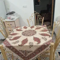 یک عدد میز به همراه چهار صندلی 5میلیون تومان