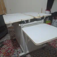 میز کامپیوتر و تلوزیون