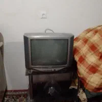 تلویزیون و میز