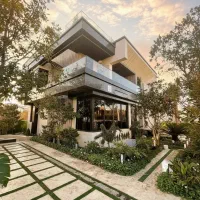 ویلاکاخ مدرن 300متر استخردار/مدارک تکمیل/شهرک برند