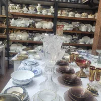 حسابدار آقا یا خانم در فروشگاه لوازم خانگی ذکری