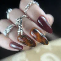 ناخن زیبایی وآرامش را دردستانتان هدیه میدهد