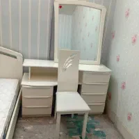 تخت ودراور با آینه ویک صندلی|تخت و سرویس خواب|سبزوار, فقیه سبزواری|دیوار