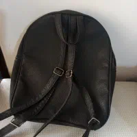 سه عدد کوله پشتی|کیف، کفش، کمربند|قم, قلعه کامکار|دیوار