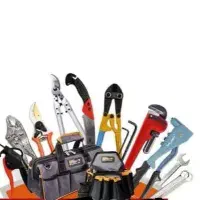 همکار خانم در فروشگاه ابزار فروشی